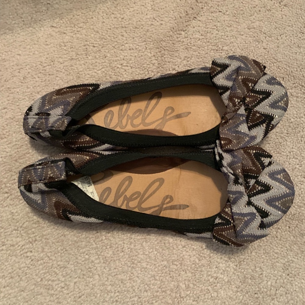 Like new zig zag rebels flats